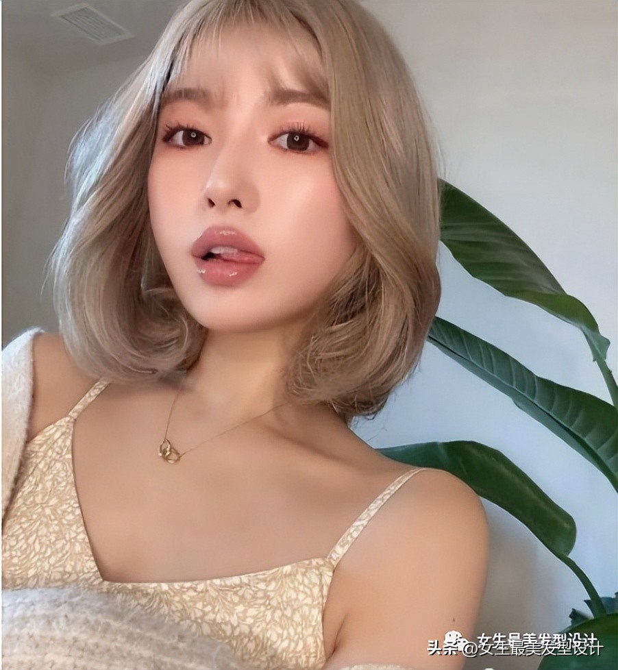 烫短发内扣的步骤,烫外翻内扣卷发教程短发