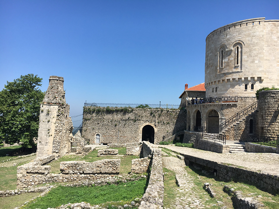 探秘阿尔巴尼亚,走进欧洲最穷国家阿尔巴尼亚