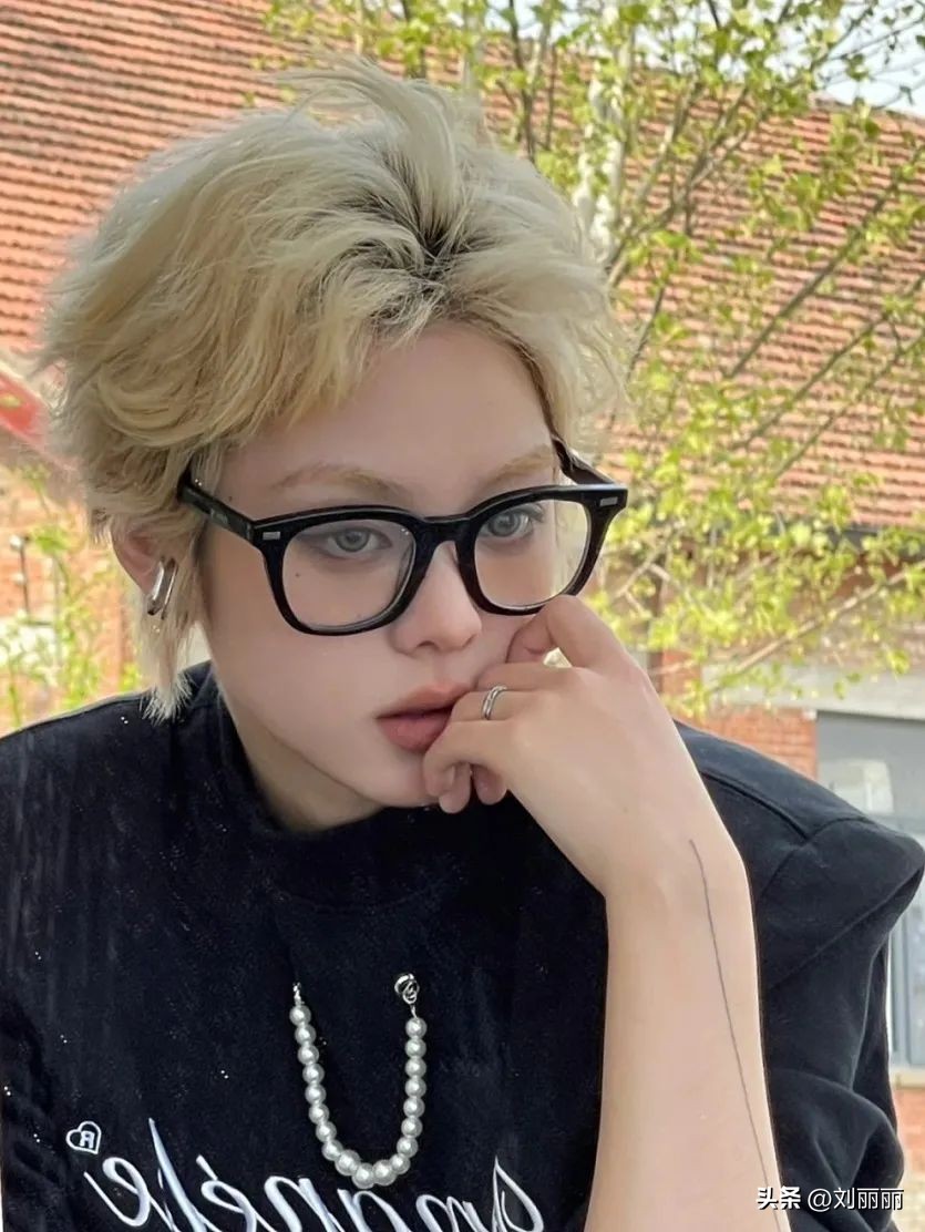 气质优雅发型女2020流行发型,适合女性的发型2020流行发型