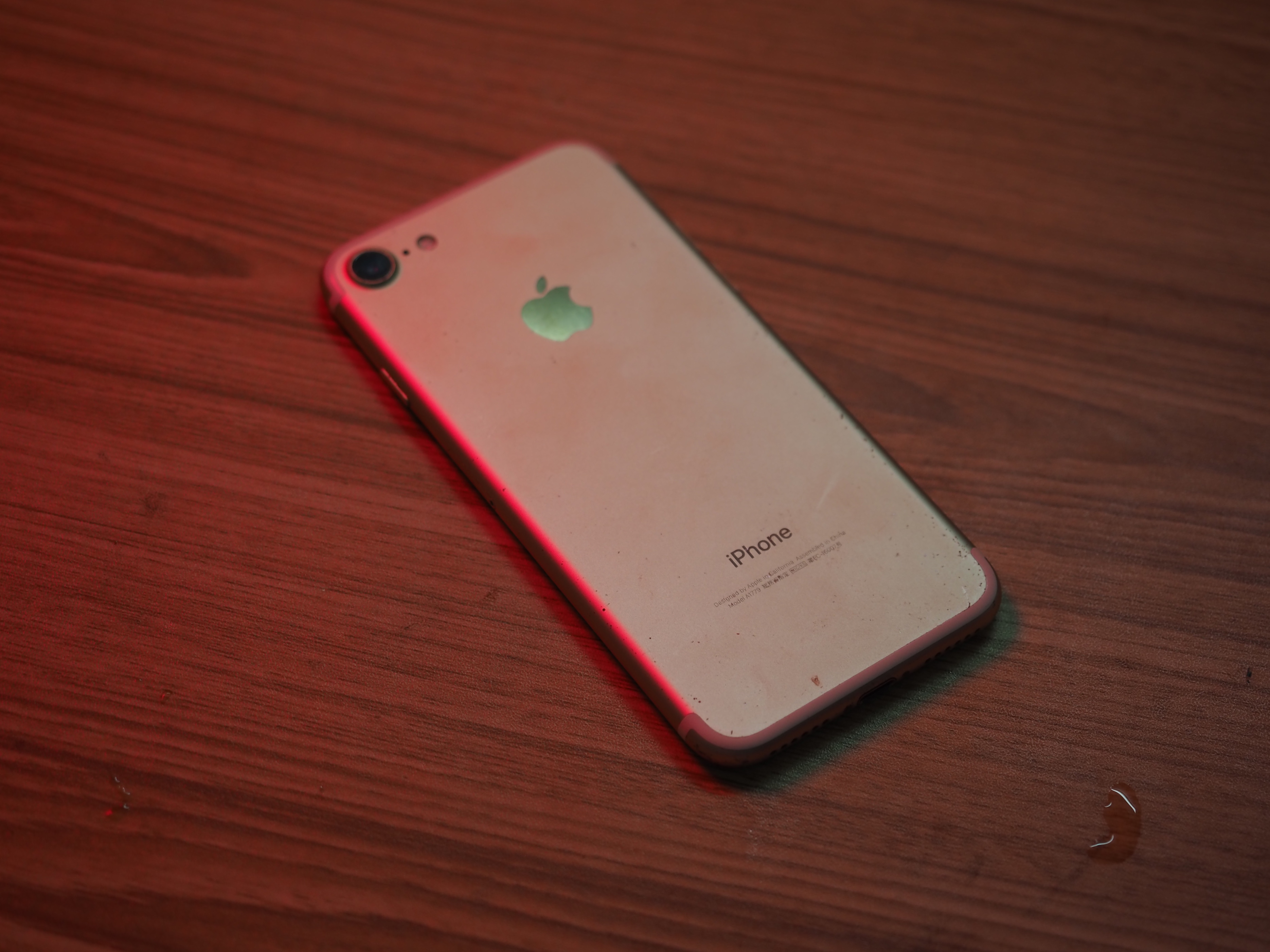 苹果全系列手机通病,苹果全金属无边框