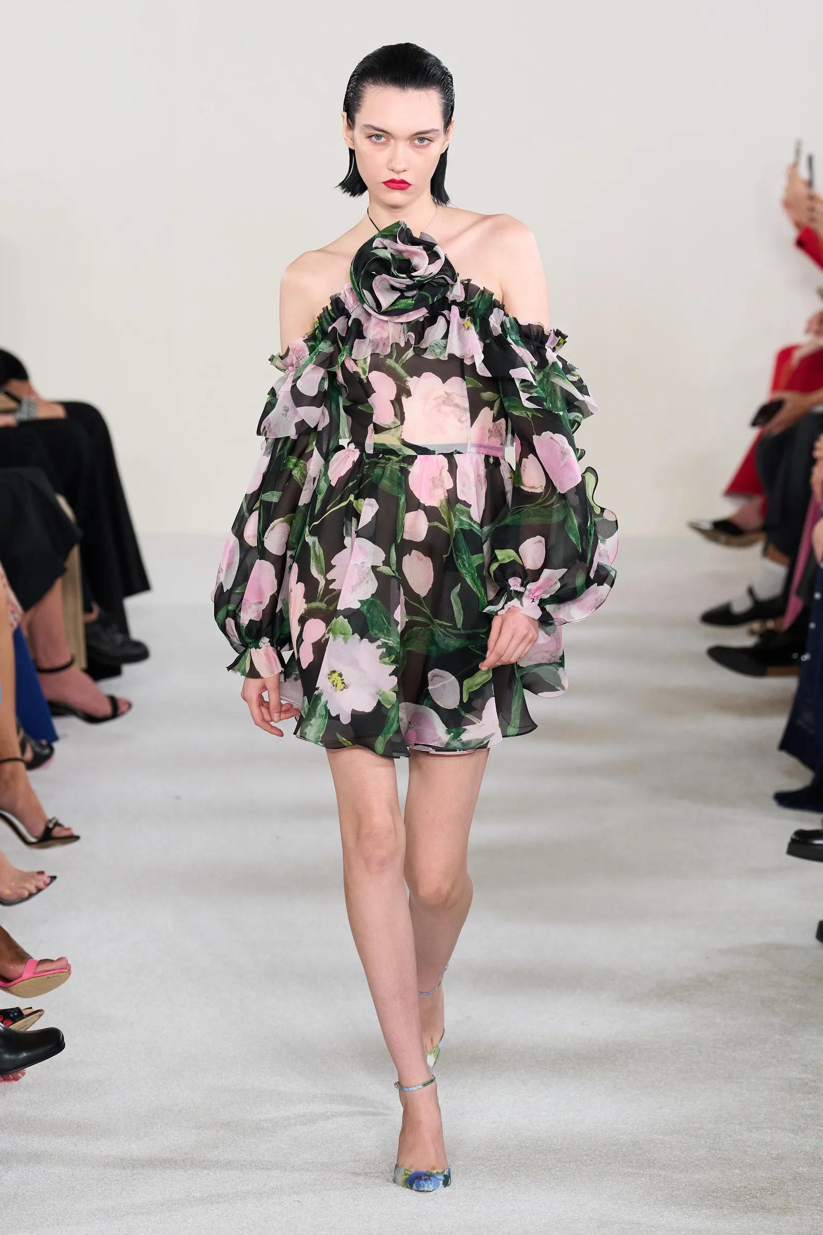 从《王冠》到《白莲花大饭店》，女主穿搭就是你23春夏时尚教科书