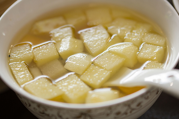 怎样让脸上不长痘这三点你要学会,脸颊长痘快速消痘方法