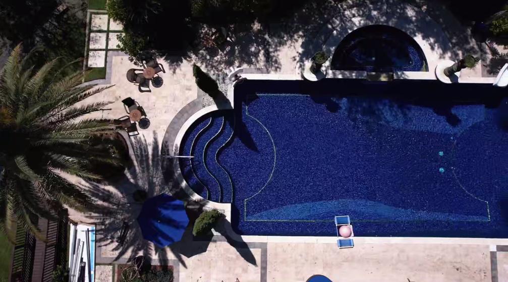 女程序员住8000㎡豪宅、花20年装修：我的成功，是嫁了个亿万富翁