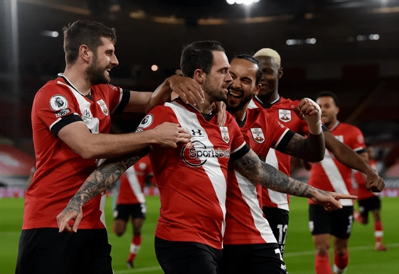 比勒菲尔德对汉堡比分,汉堡vs沙尔克04半场预测