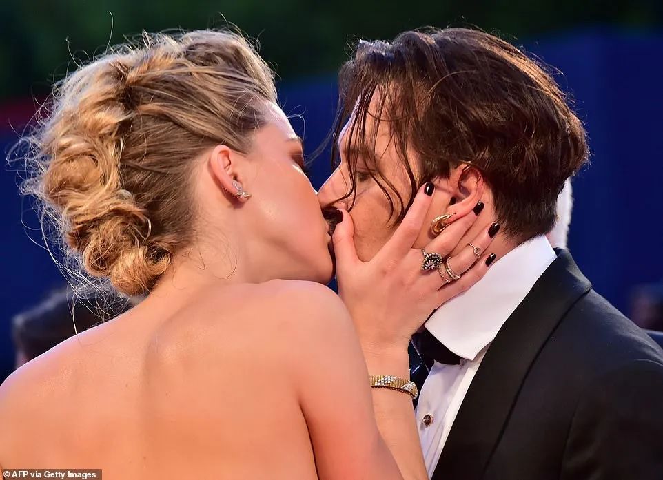 德普和艾梅柏以前的幸福生活,德普和艾梅柏还有感情吗