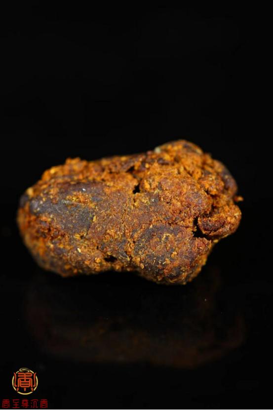 每个人脸上都有一个永不休息的“劳模”，值得我们用沉香滋养