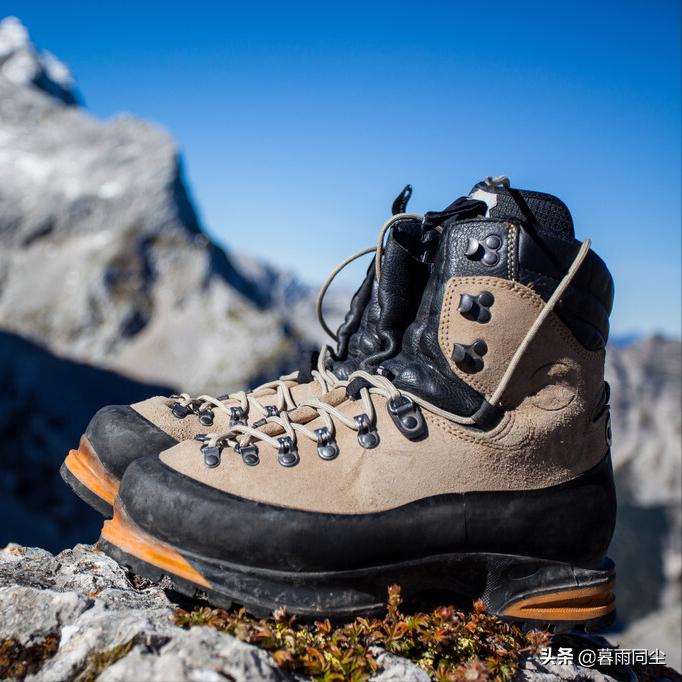 徒步靴和登山鞋有什么区别,户外登山靴怎么选