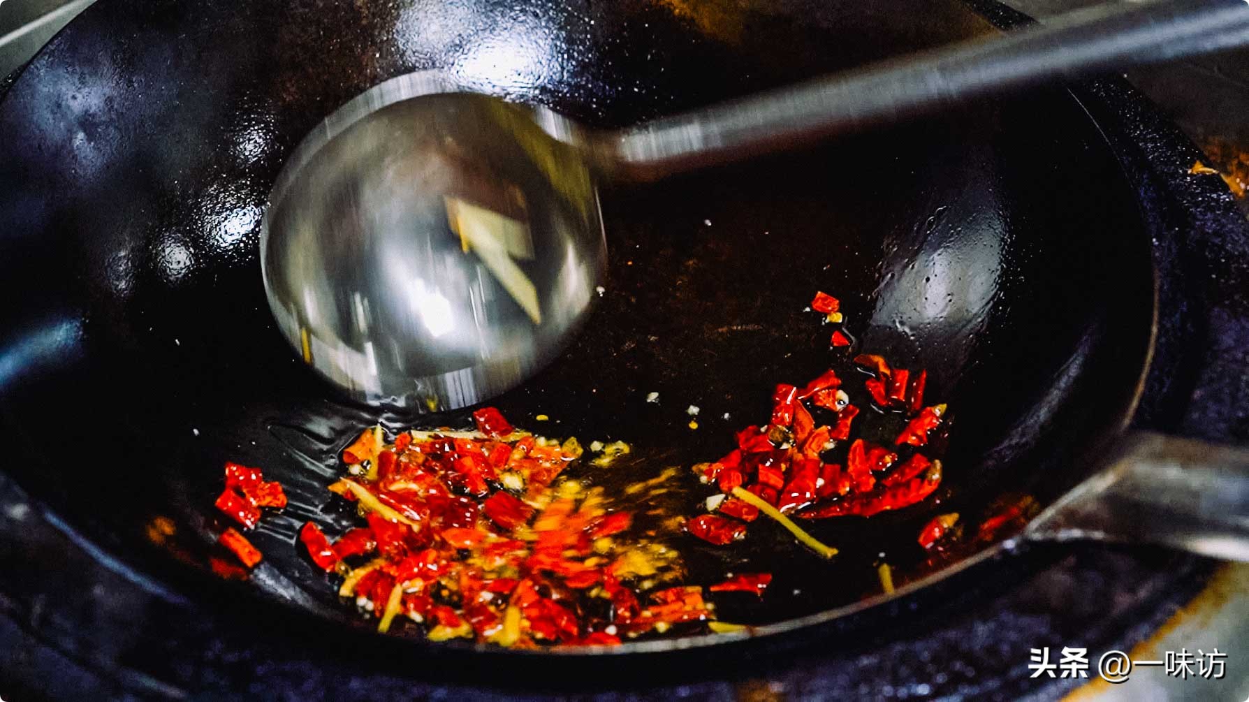 带鱼鳞的鲤鱼怎么做好吃,红烧鲤鱼炸带鱼的家常做法