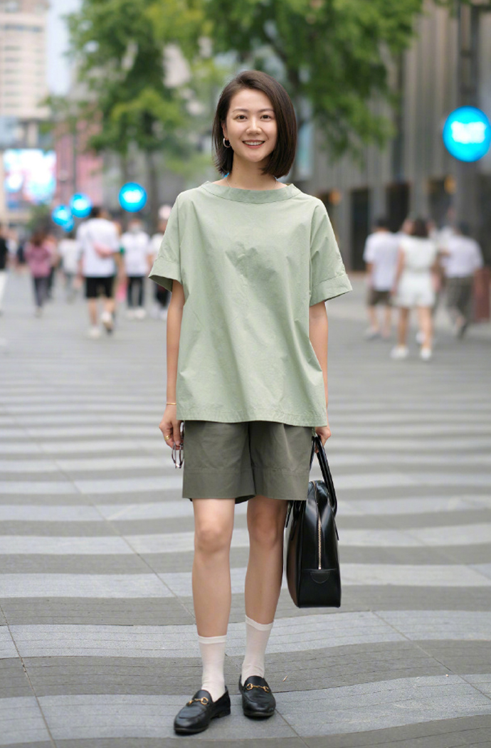 被杭州女生惊艳了,适合腿粗女生穿的中筒袜