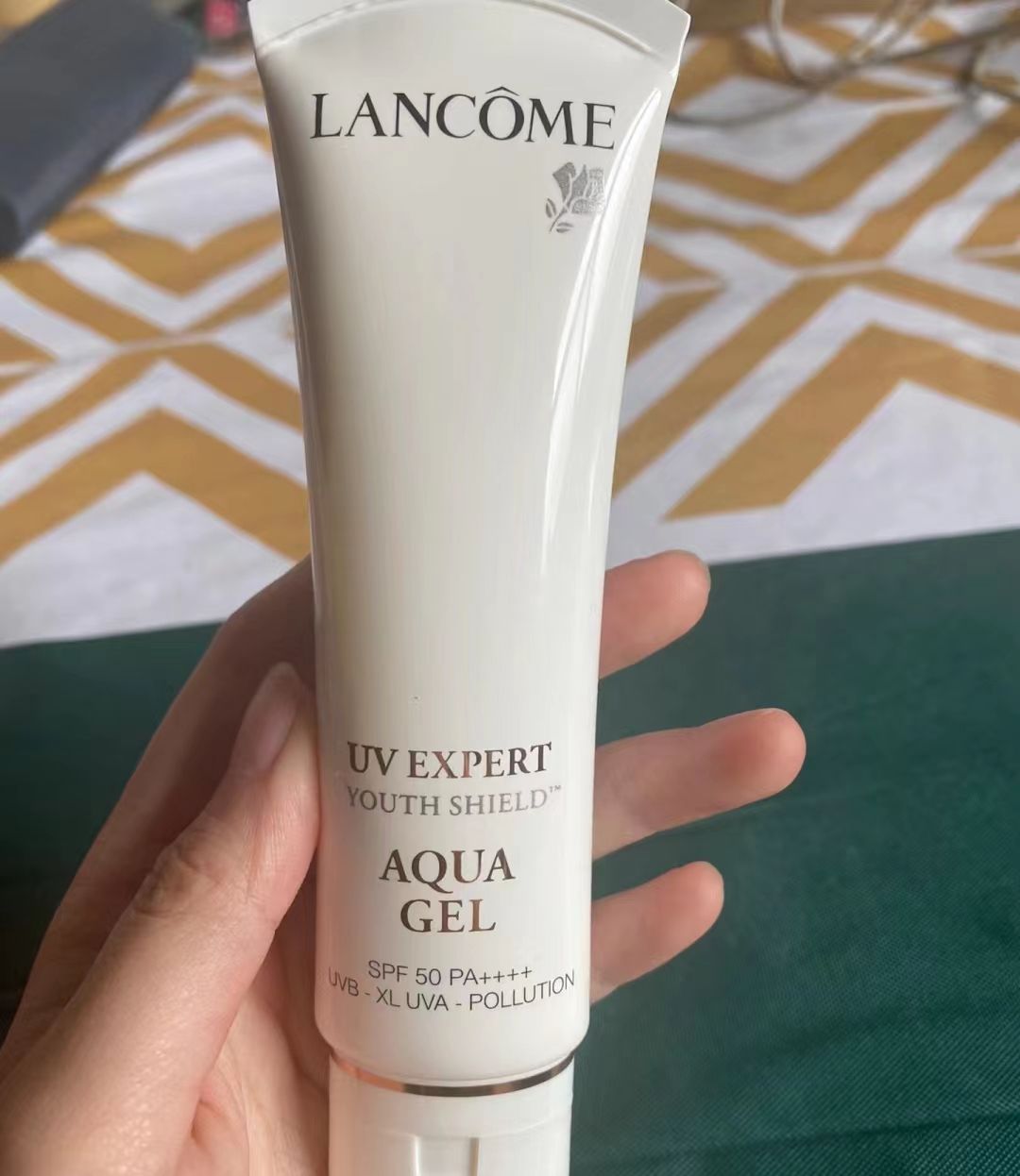 雅诗兰黛养肤和防晒遮瑕哪个好,蓝胖子和雅诗兰黛防晒哪个好