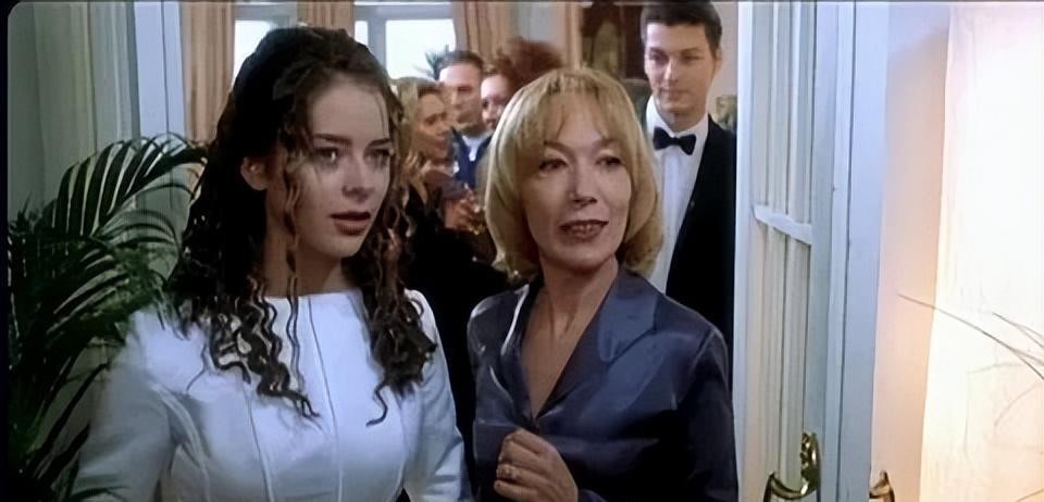 叶皇扮演者玛丽娜多少岁,玛丽娜叶皇