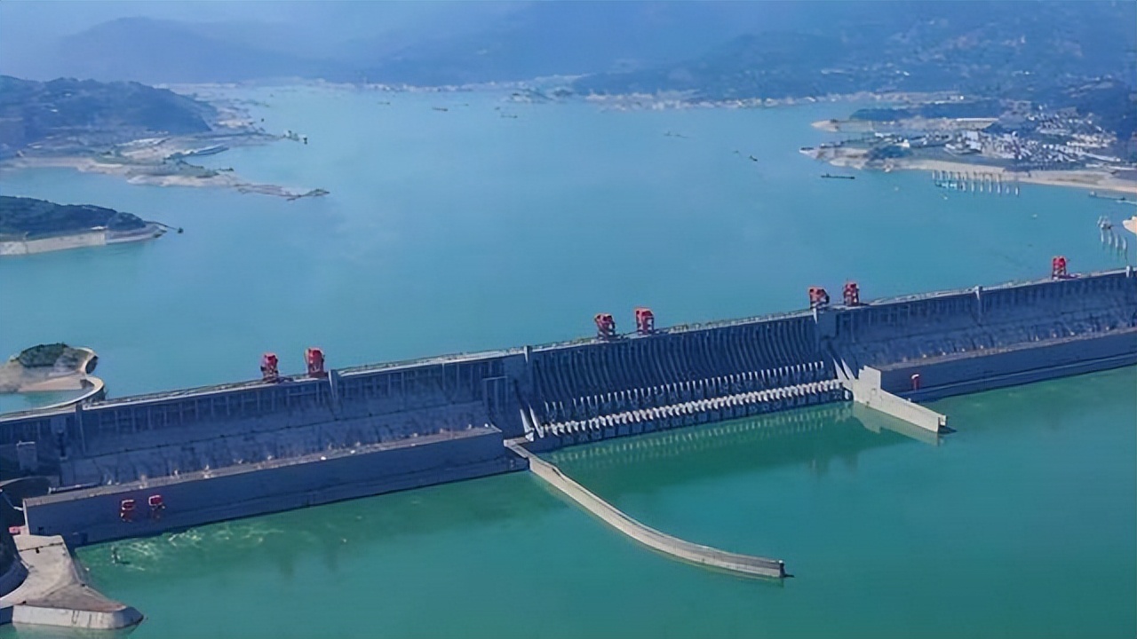 1997年重庆脱离四川成为直辖市，*小平邓**：这是关乎千秋万代的大事