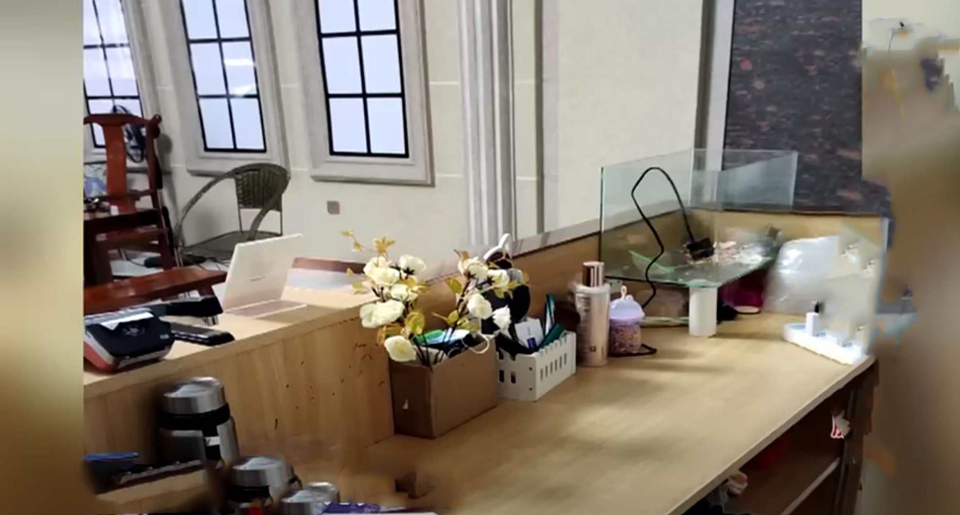 丈夫投资失败妻子摆摊还债,丈夫向妻子娘家借钱创业