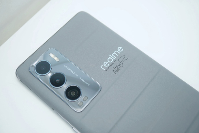 realmegt2大师探索版对比gt2pro,realmegt2大师探索版发布会回顾