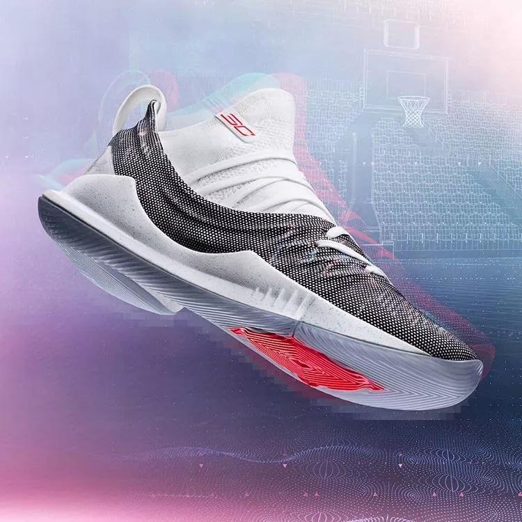 库里成了历史三分王，UA啥时候能超越耐克？