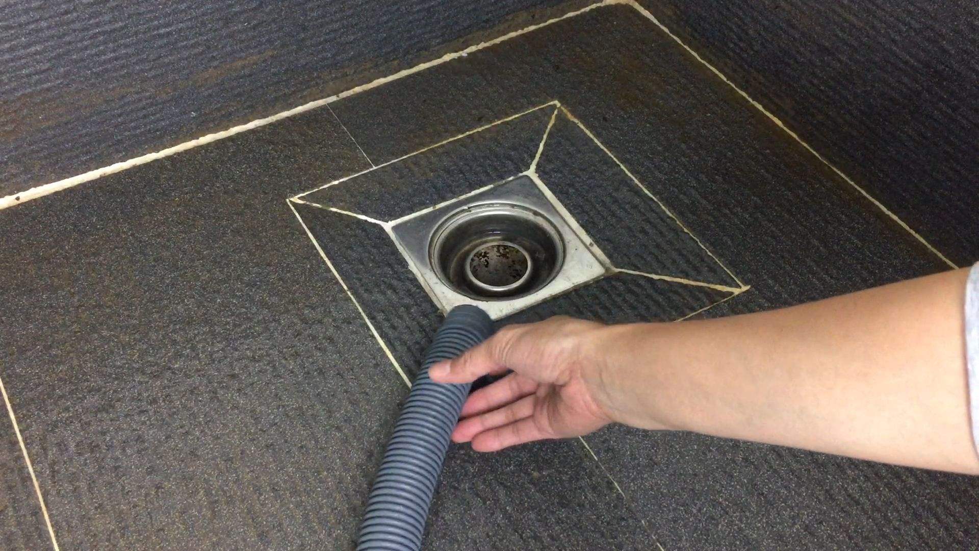 洗衣机排水管可直接做在地漏上吗,洗衣机下水管一直插在地漏里好吗