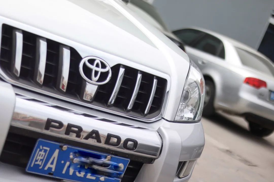 2003年的丰田老霸道，33万公里“车况残旧”，翻新复活变新车