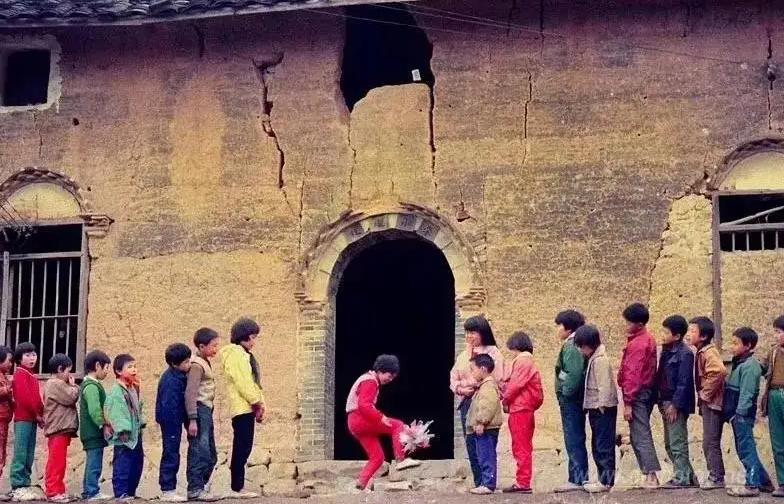 盗走近200万现金潜逃20年,初中生盗走公款1900万