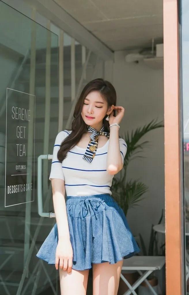 韩国模特朴正旭图片,朴正允真丝抹胸裙