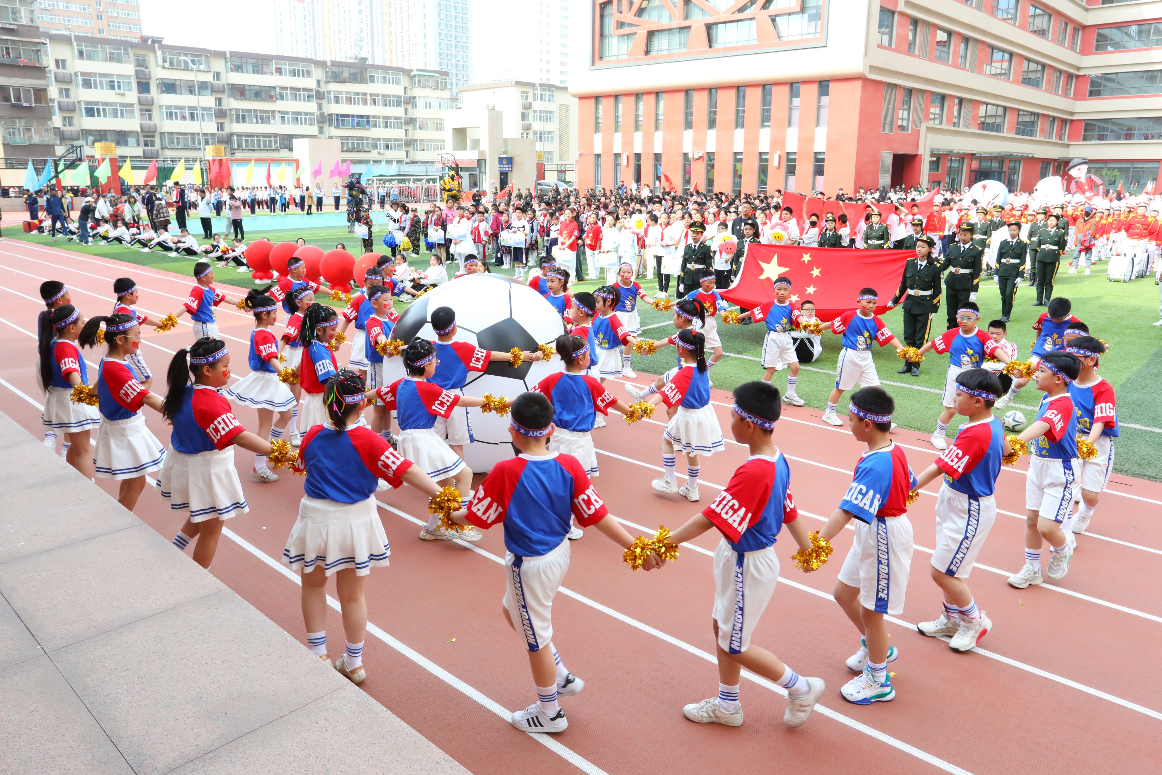 斗争精神迎挑战奋进拼搏创未来——迎泽区双东小学举行春季运动会