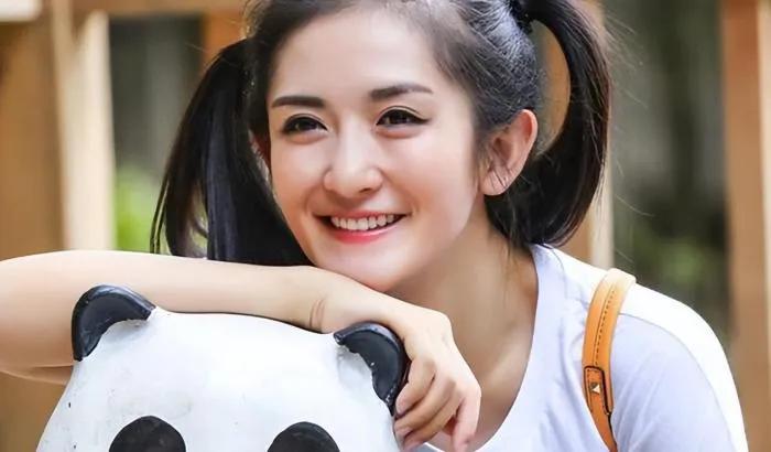 谢娜母女照片对比,谢娜晒两女儿合照