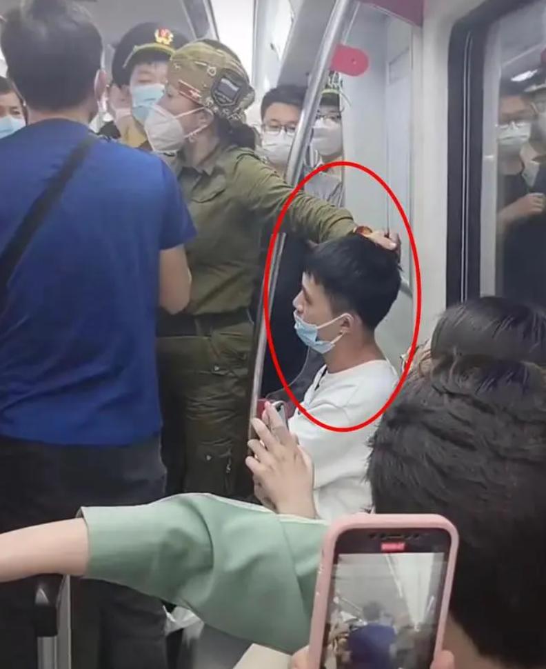 广州地铁打人大妈事件后续,重庆地铁上打人大妈真实身份被曝