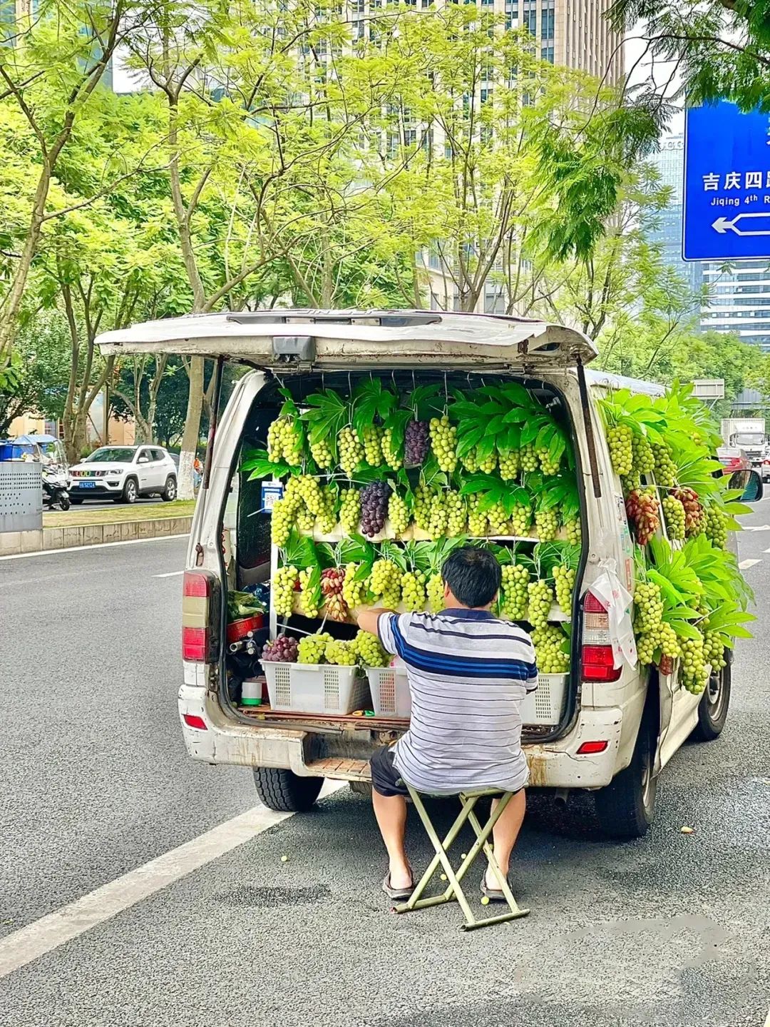 90后夫妻摆摊月入9000央视报道,95后夫妻摆摊卖土豆一日营业额9000