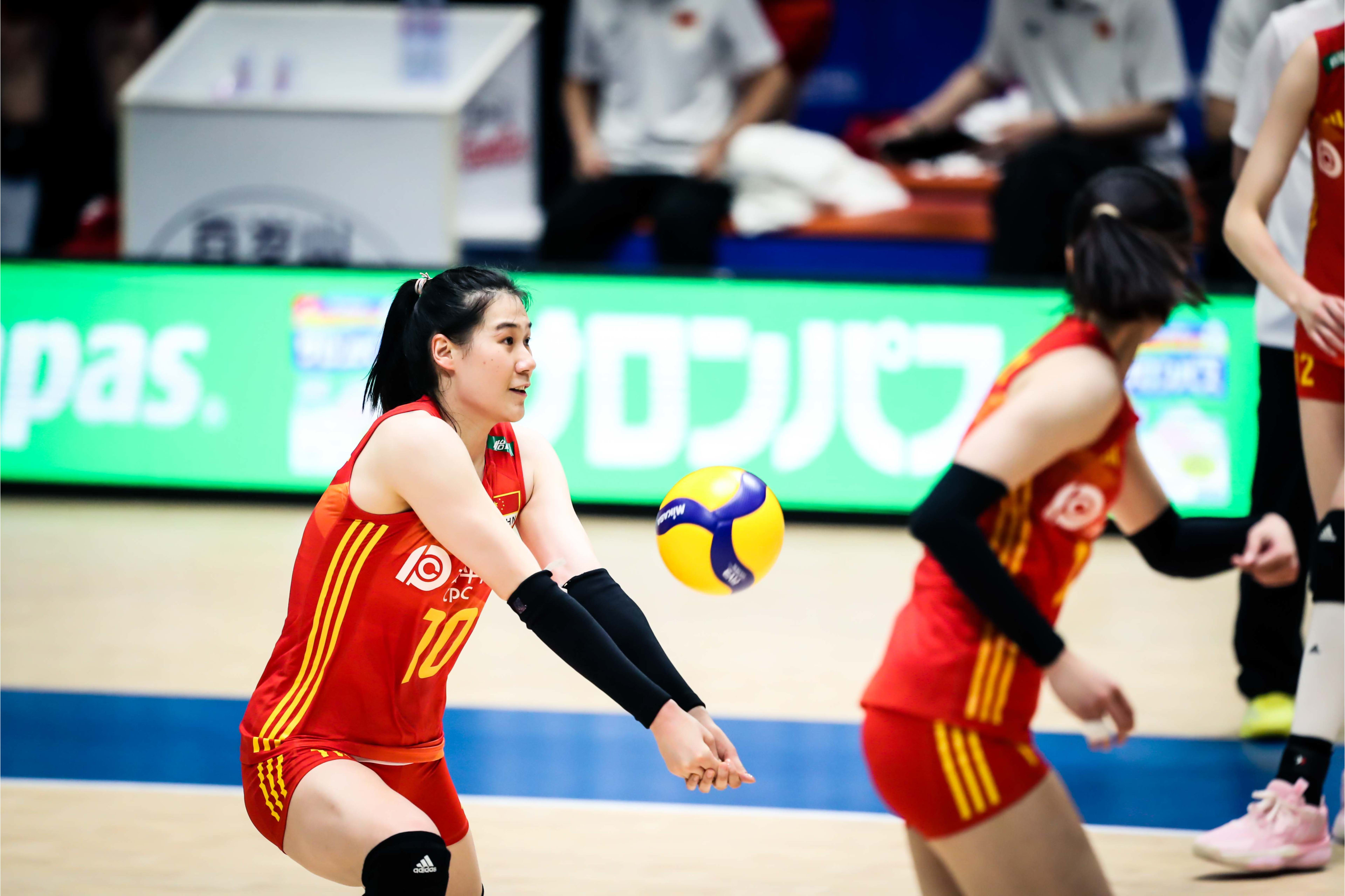 中国女排面临三大难题！一数据看出蔡斌的无奈，两人不适合首发