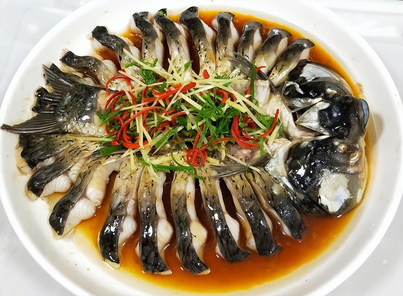 味道鲜美的草鱼做法多种多样，探寻地域特色口感与吃法