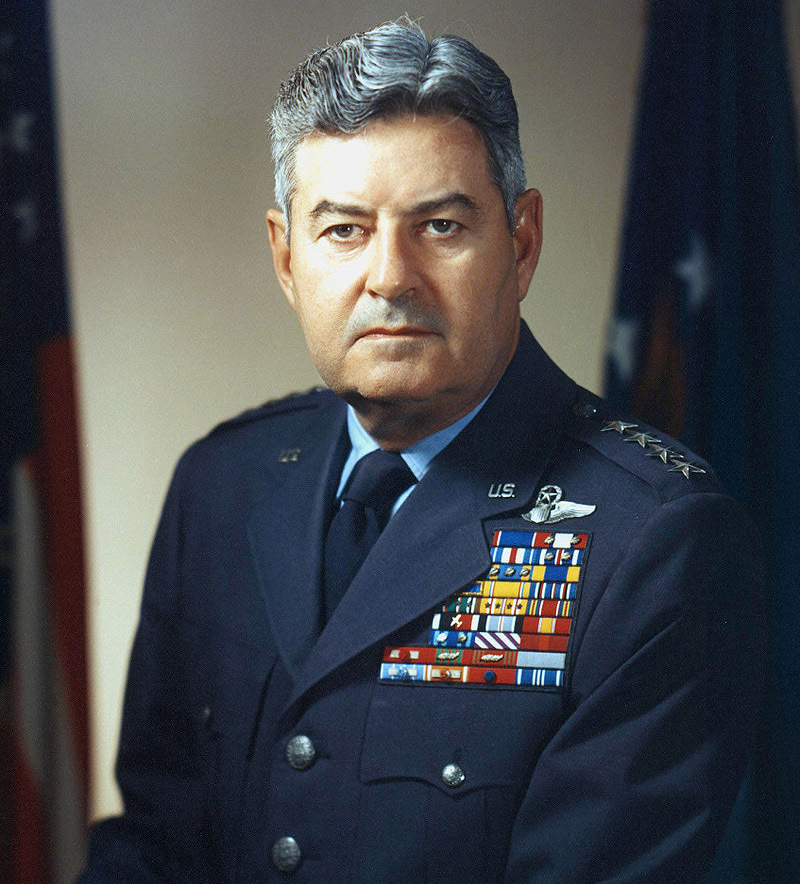 李梅杀死多少日本人,李梅烧死多少人