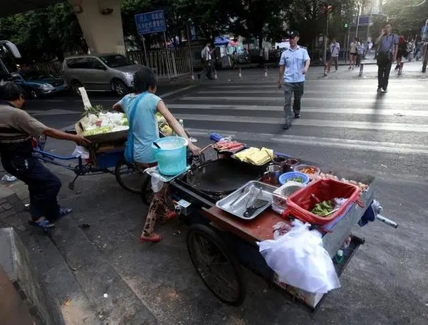 冬天摆摊烤玉米能赚多少钱 (烤玉米一年收入多少钱)