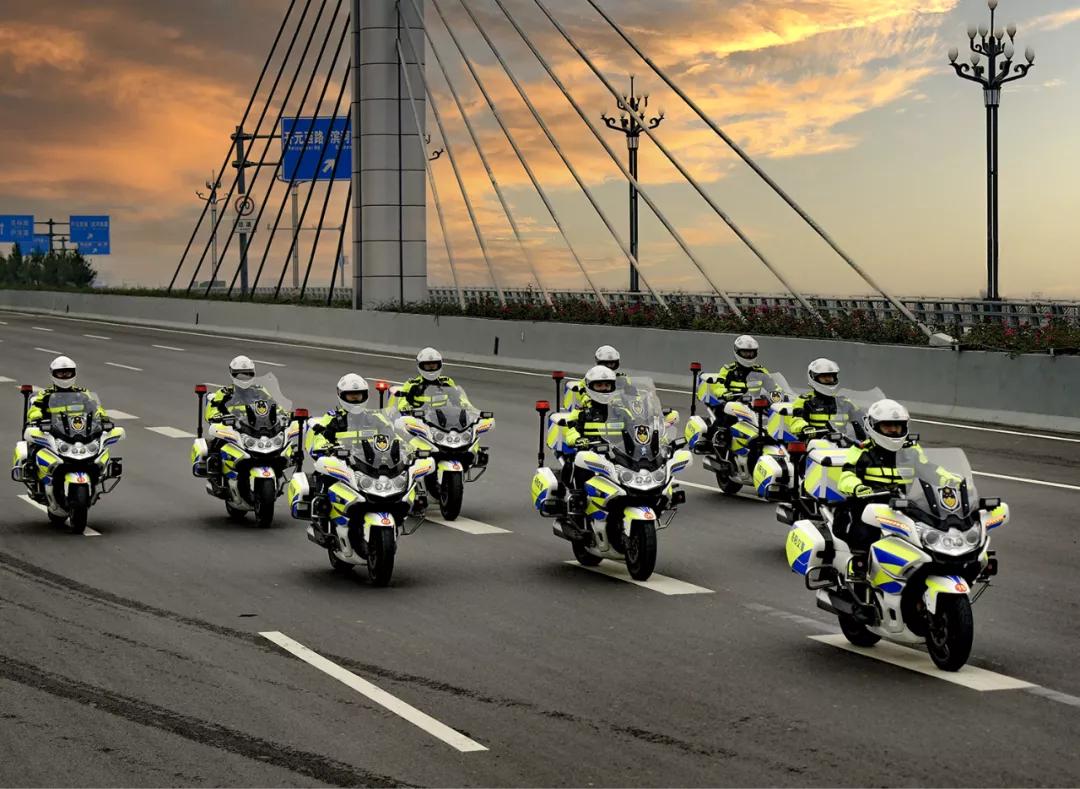 商州公安守护万家平安,守护万家团圆中秋节警察