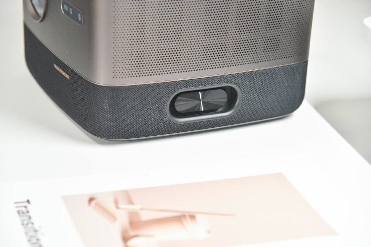 有它，挤啥电影院？AOCL1智能投影实测：2500ANSI流明+帝瓦雷调音