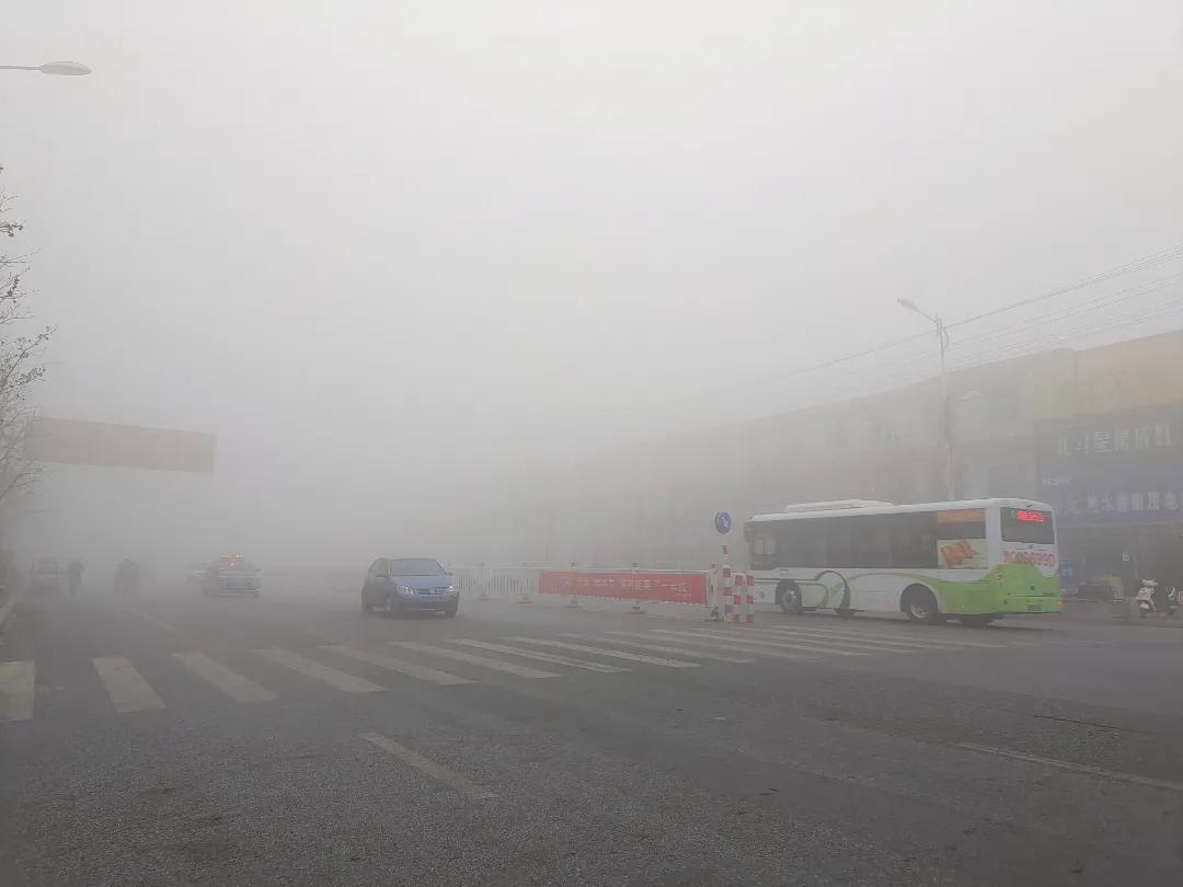 河南省驻马店市汝南县大雾预警,今晨大雾宛如仙境
