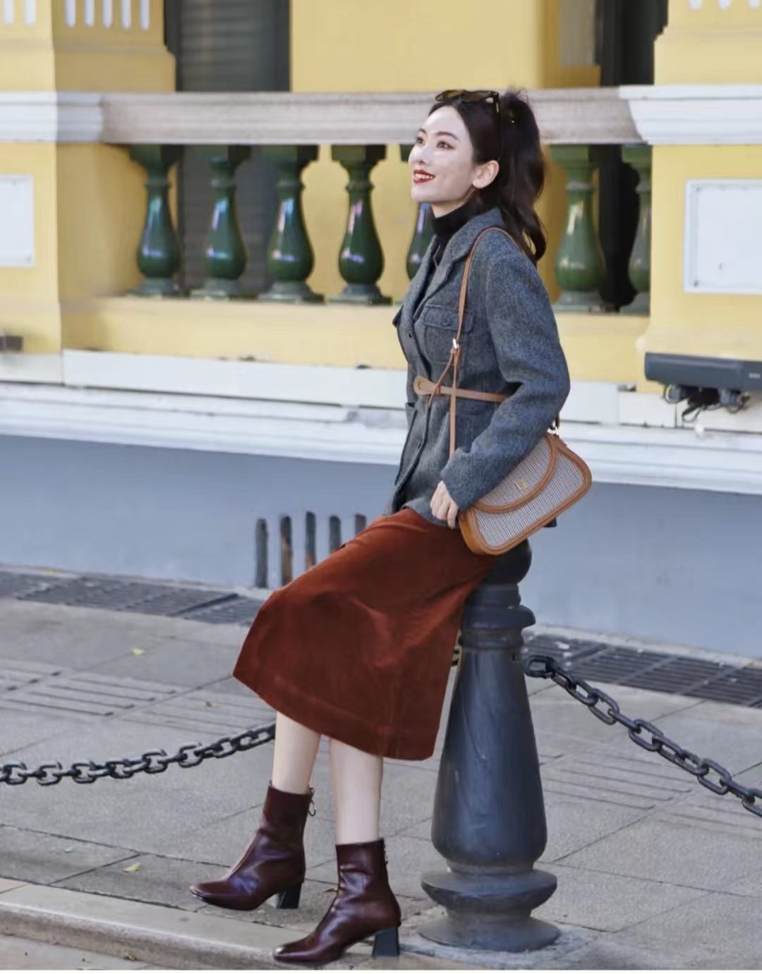 灯芯绒半身裙秋冬怎么搭配,灯芯绒碎花半身裙秋冬