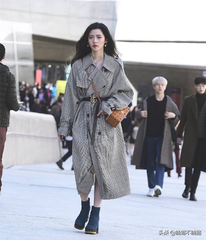 韩国街拍美女惊艳的穿搭,韩国女性高级感美女街拍