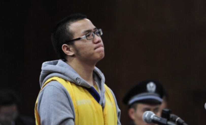 15岁冒死连救7人的汶川地震小英雄，长大后却被判刑12年