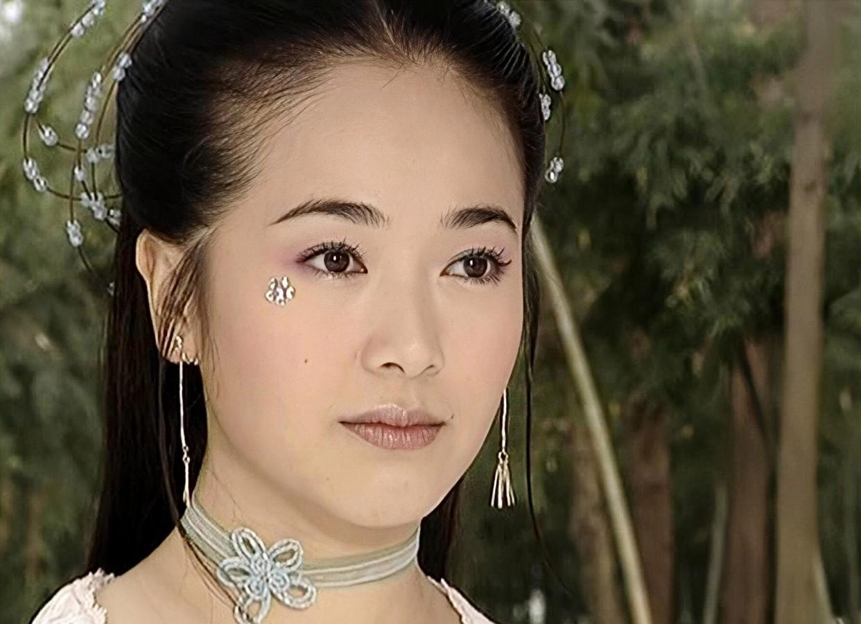 长得不出众却红得一塌糊涂的女星,不惊艳但耐看的十位女星