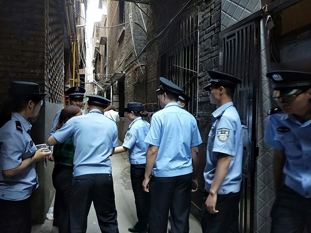 05年河南一博士与失足女交易，因临走一句话，被6名同伙当街打死