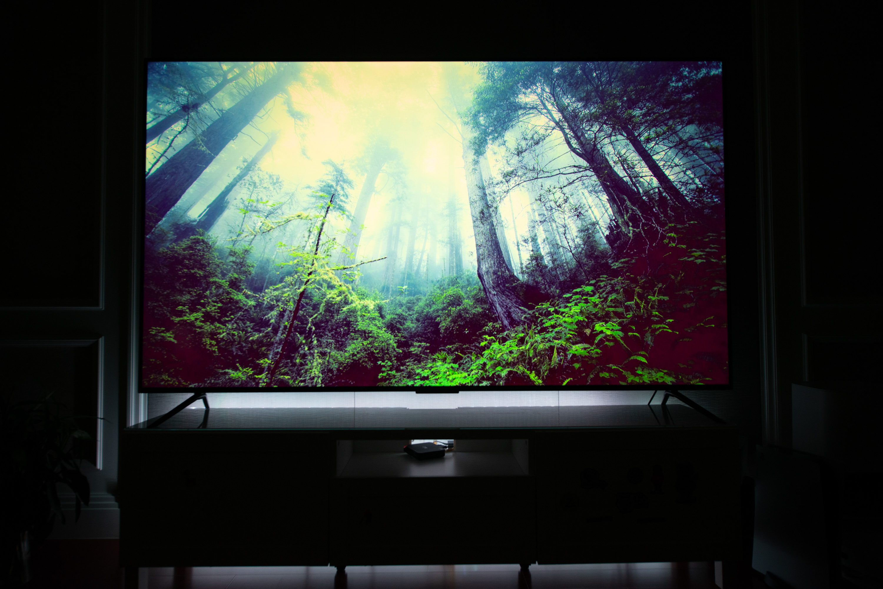 家里电视碎屏了,才让我有机会做了两台7k价位85英寸电视机横评