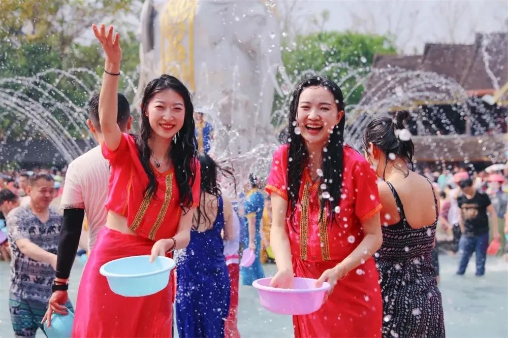 坐上动车去赴约，一起“水水水”吧！