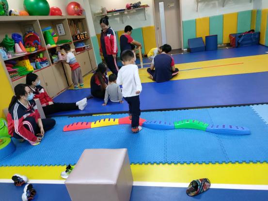 脑瘫宝宝的语言感知训练