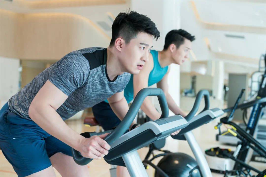 怎样避免运动过量肌肉酸痛,运动过量的正确锻炼方法
