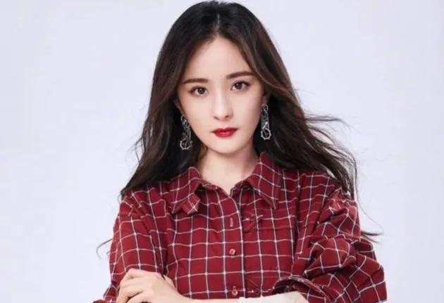 杨幂和父母去看糯米,杨幂回香港看望女儿小糯米