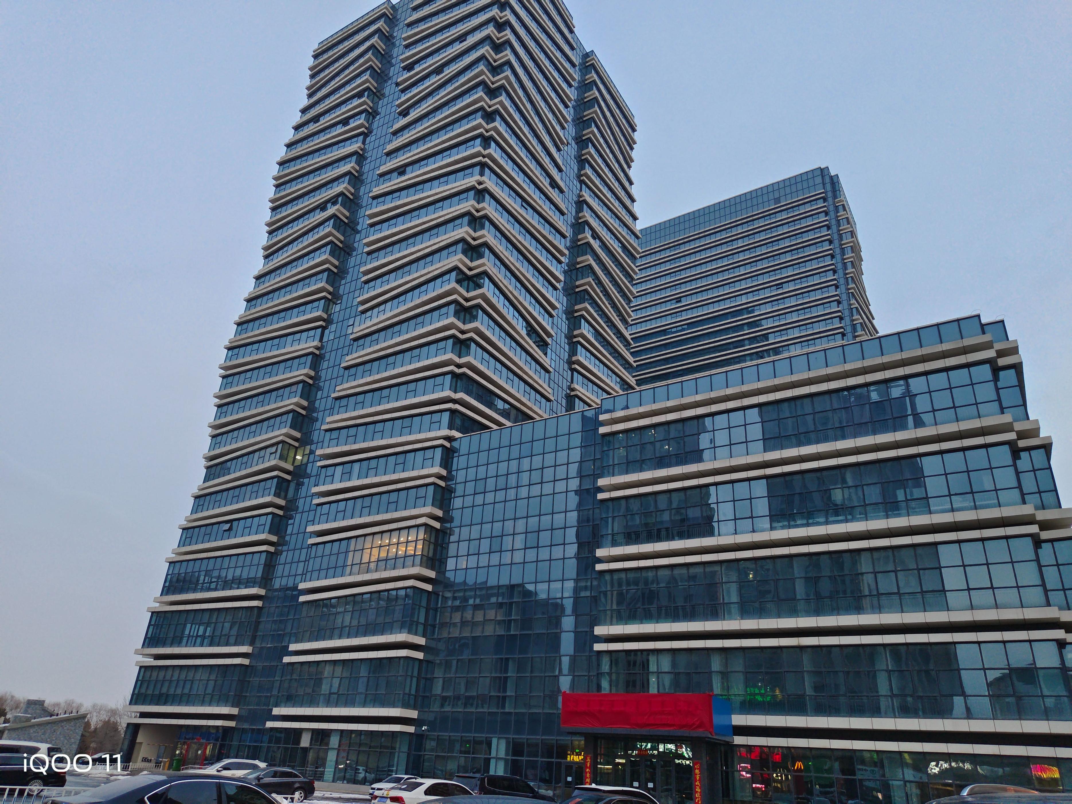 iQOO11是地表最强直屏旗舰吗,国产直屏旗舰iqoo11测评拍摄