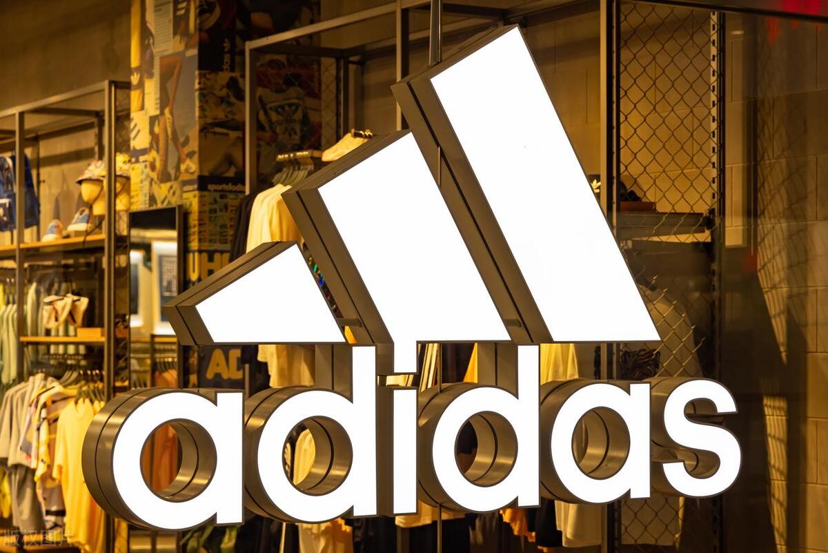 阿迪达斯中国“跌倒”，拖累代理商滔搏业绩连续两年下滑