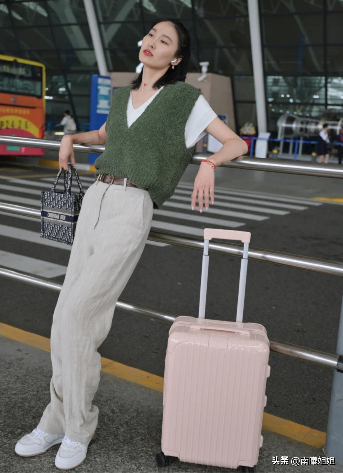 今年流行色是什么颜色气泡绿,今夏必入的颜色淡漠色才是高级色