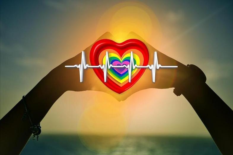 女生闻到男生身上的香味代表什么,女生闻到男生身上的香味很刺鼻