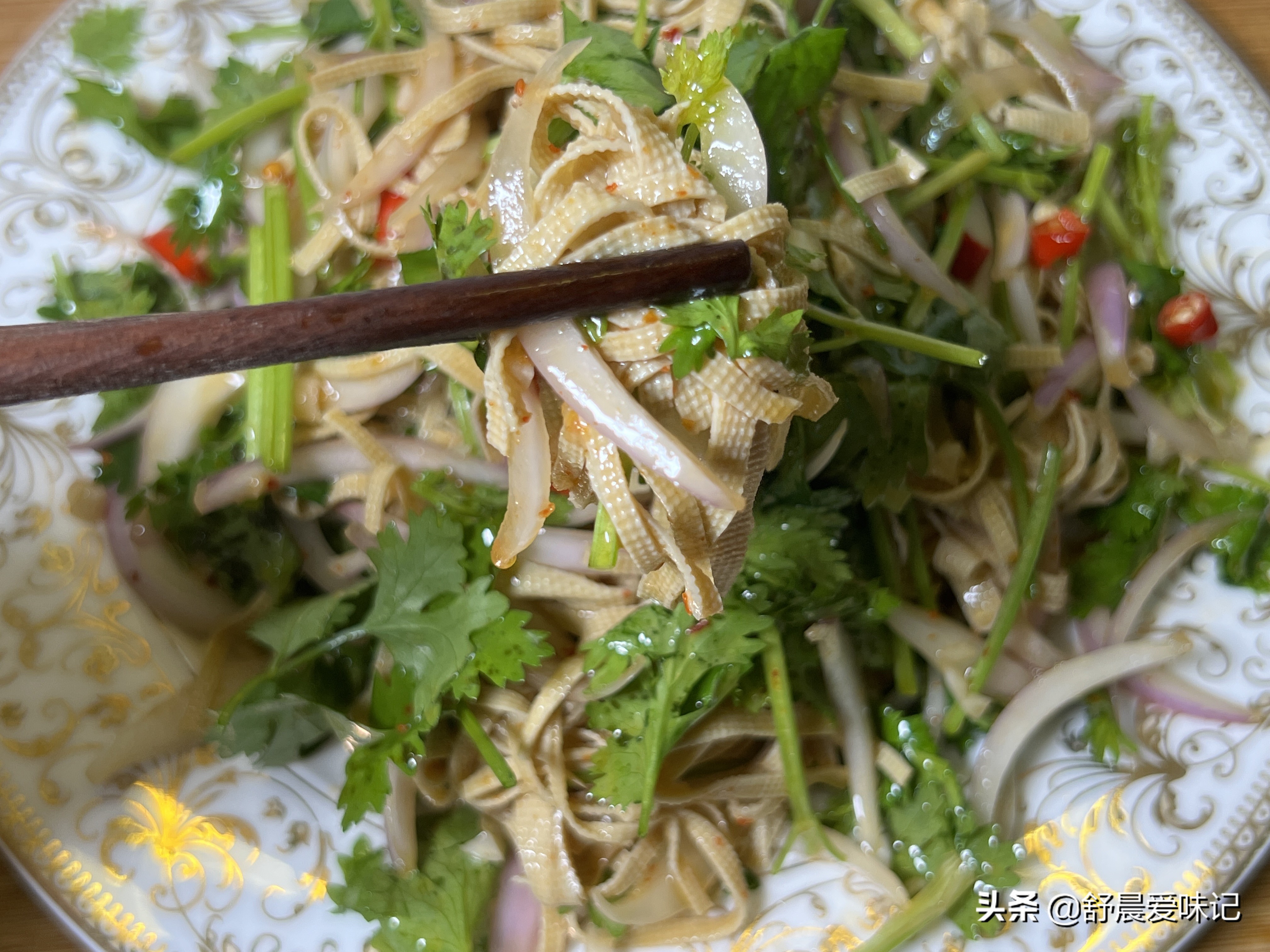 洋葱拌木耳豆腐皮的正确方法视频,两张豆腐皮