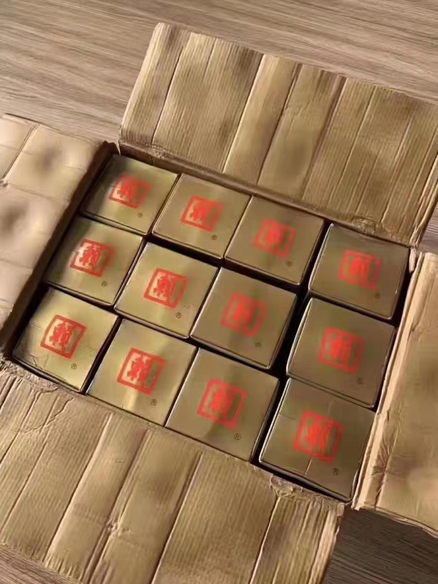 97赖茅酒,庆香港回归特制，喝的不仅是老酒，更是祖国统一的见证